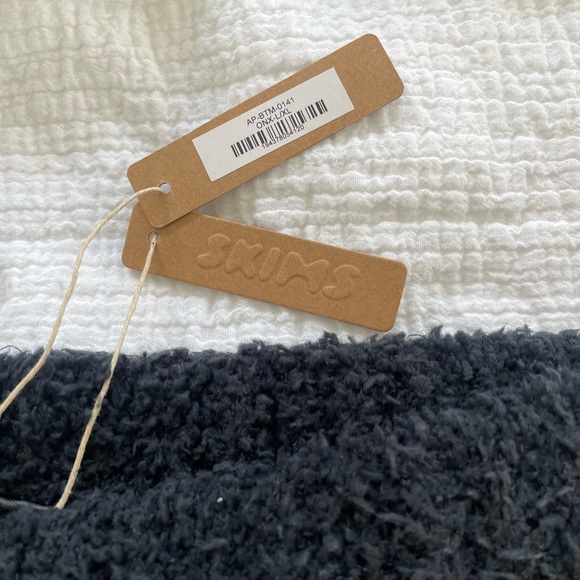 NWT SKIMS Cozy Knit Shorts Onyx L/XL - Picture 3 of 6